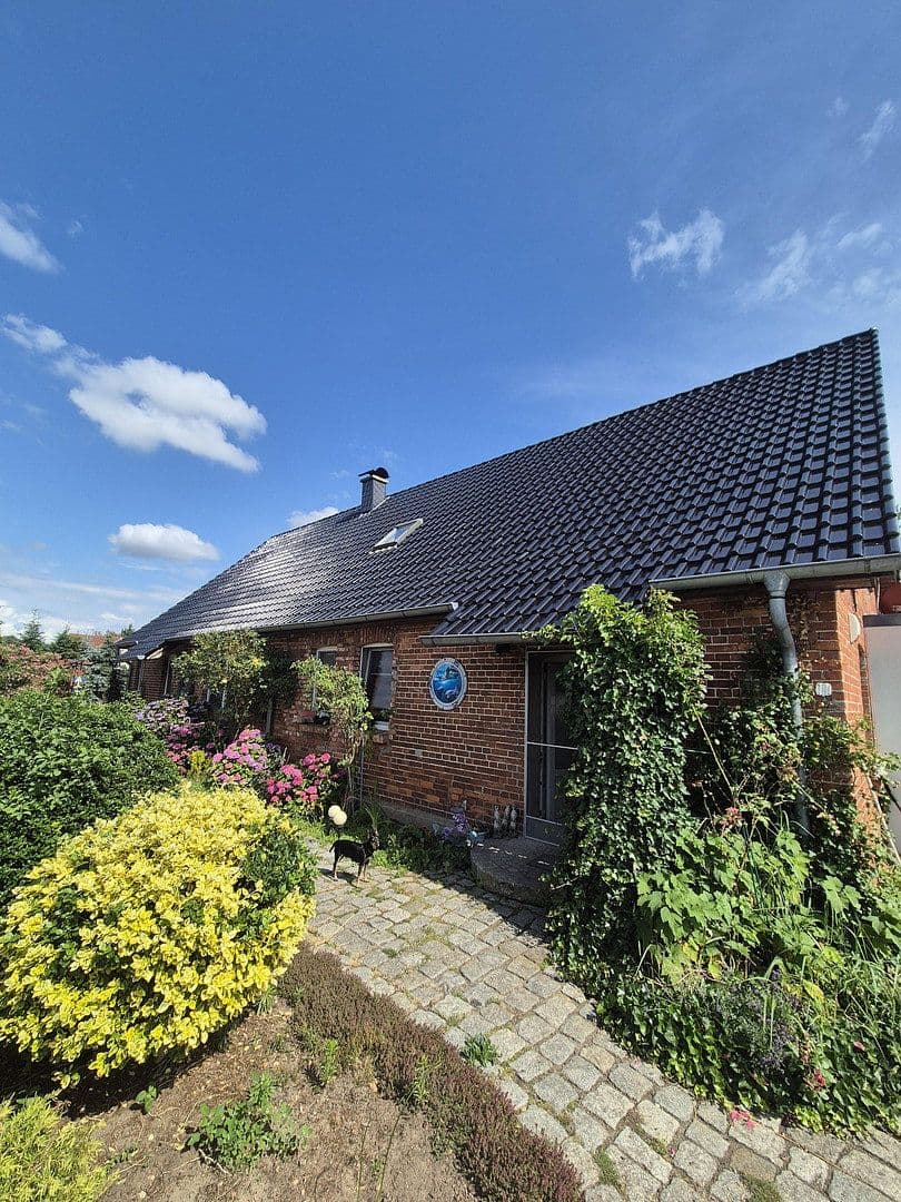 Prodej domu 195 m², pozemek 2.069 m², Gorlosen, Mecklenburg-Vorpommern Prodej domu 195 m², pozemek 2.069 m², Gorlosen, Mecklenburg-Vorpommern