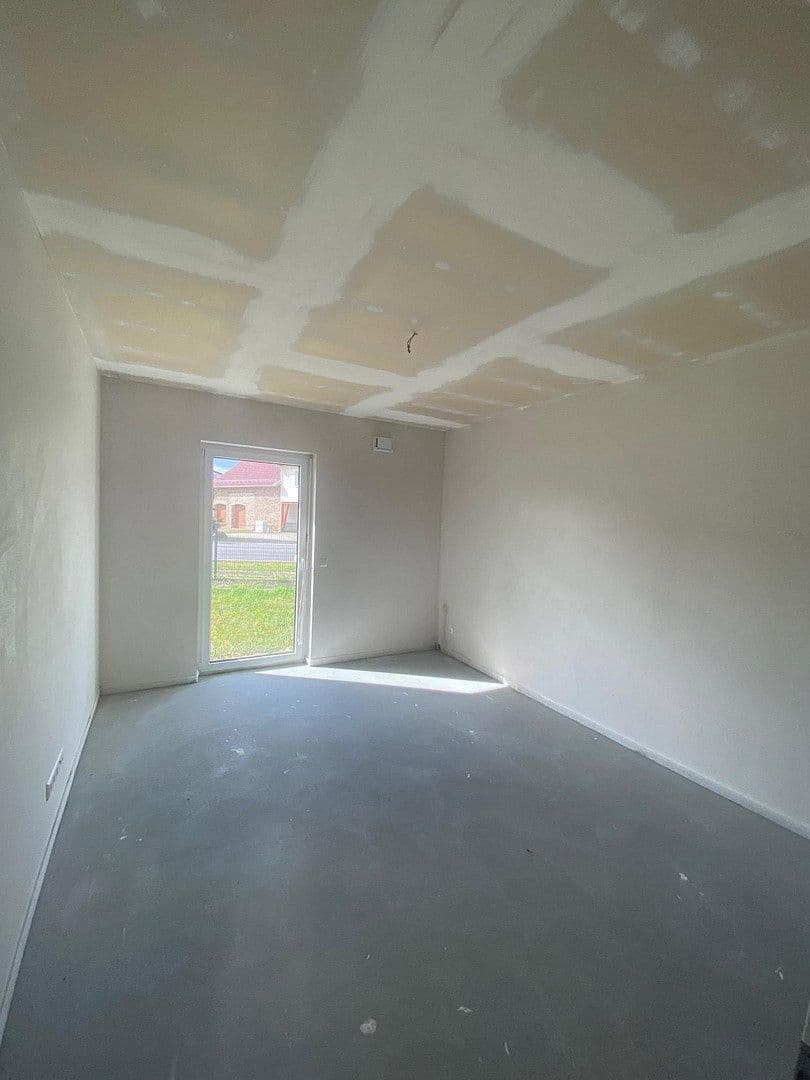 Prodej domu 109 m², pozemek 832 m², Ponnsdorfer Weg 4, Sonnewalde, Braniborsko Prodej domu 109 m², pozemek 832 m², Ponnsdorfer Weg 4, Sonnewalde, Braniborsko