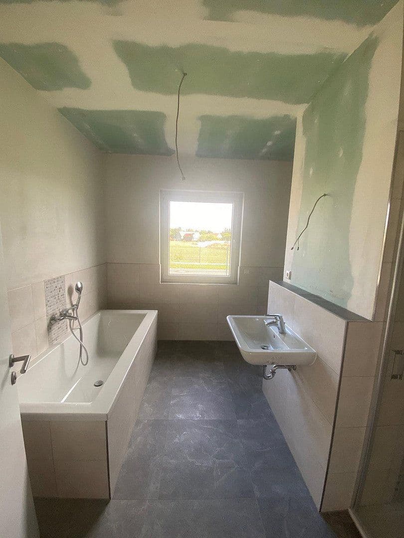 Prodej domu 109 m², pozemek 832 m², Ponnsdorfer Weg 4, Sonnewalde, Braniborsko Prodej domu 109 m², pozemek 832 m², Ponnsdorfer Weg 4, Sonnewalde, Braniborsko