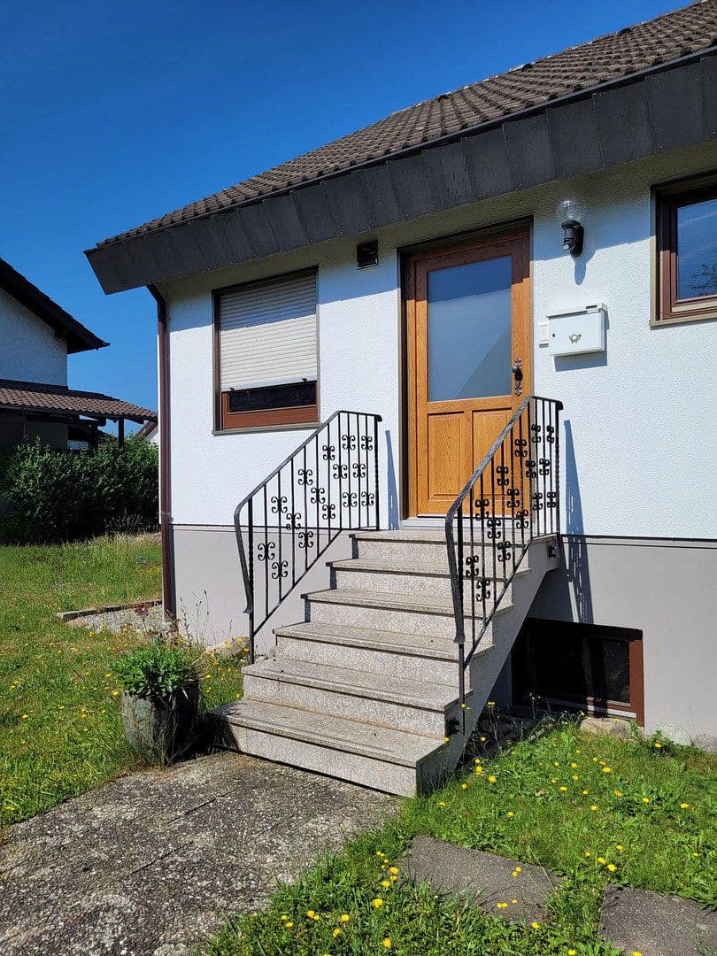 Prodej domu 170 m², pozemek 650 m², Breslauerstraße 48, Mengen, Bádensko-Württembersko Prodej domu 170 m², pozemek 650 m², Breslauerstraße 48, Mengen, Bádensko-Württembersko