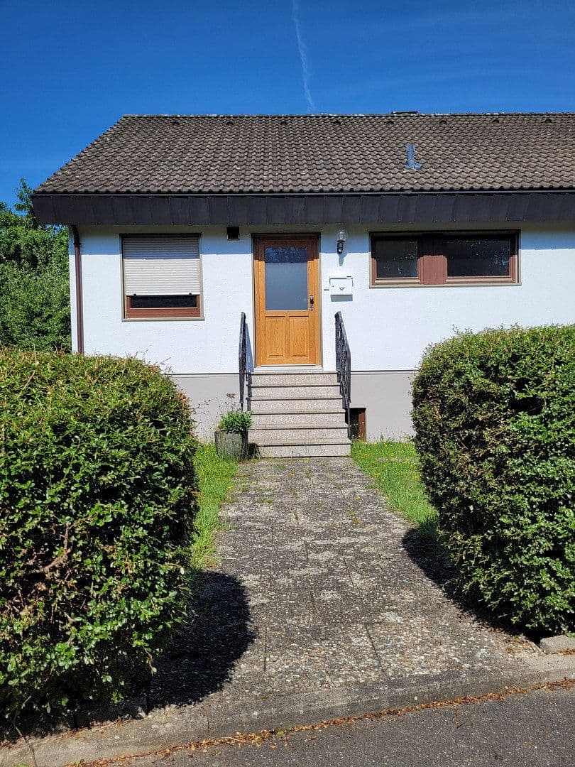 Prodej domu 170 m², pozemek 650 m², Breslauerstraße 48, Mengen, Bádensko-Württembersko Prodej domu 170 m², pozemek 650 m², Breslauerstraße 48, Mengen, Bádensko-Württembersko