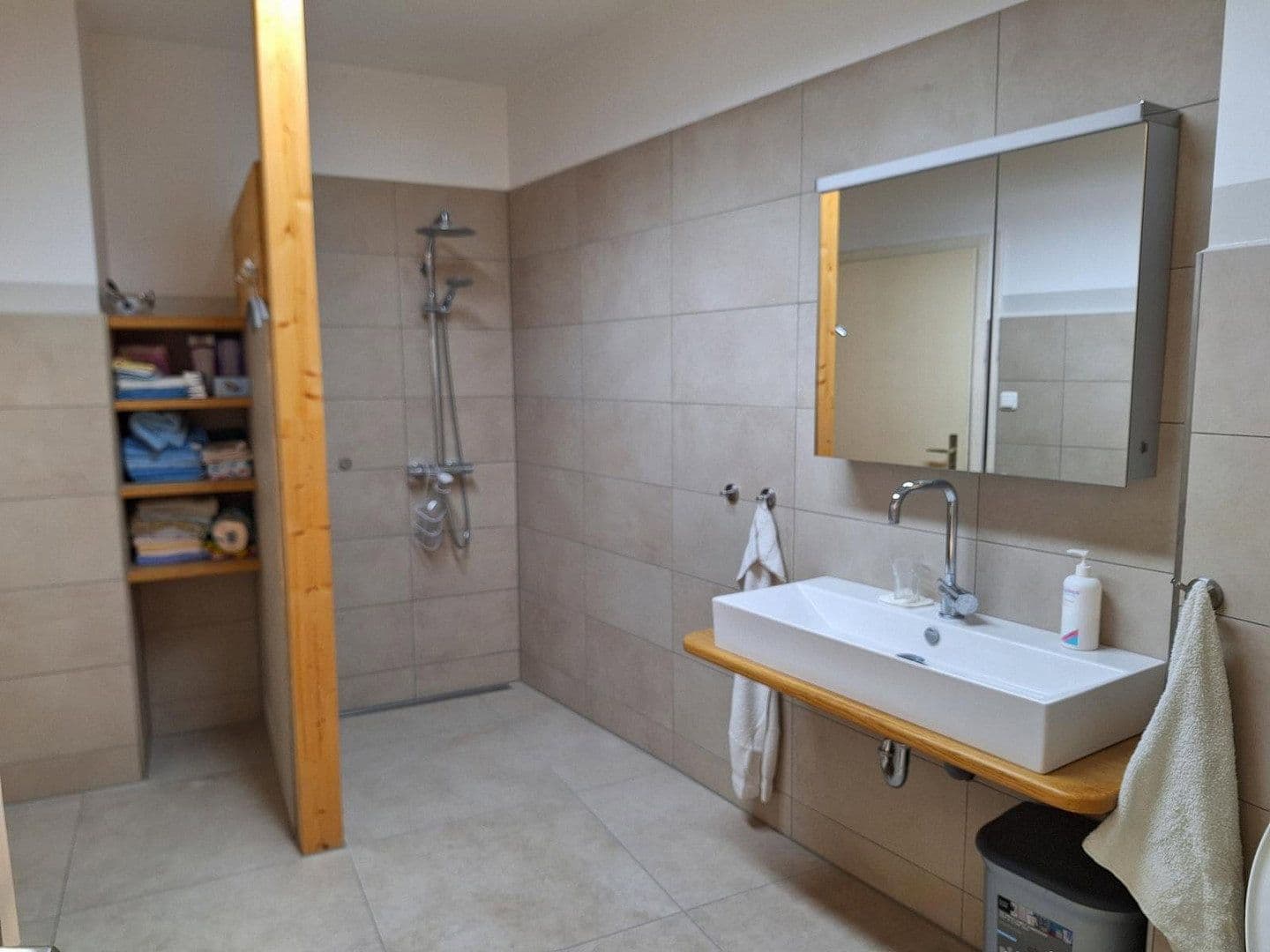 Prodej domu 383 m², pozemek 1.457 m², Schwaigener Str. 28, Mamming, Bavorsko Prodej domu 383 m², pozemek 1.457 m², Schwaigener Str. 28, Mamming, Bavorsko