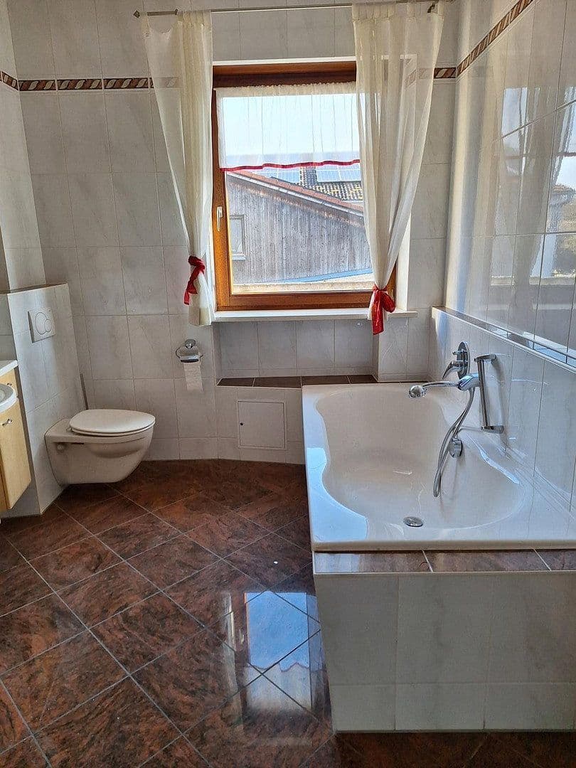 Prodej domu 383 m², pozemek 1.457 m², Schwaigener Str. 28, Mamming, Bavorsko Prodej domu 383 m², pozemek 1.457 m², Schwaigener Str. 28, Mamming, Bavorsko