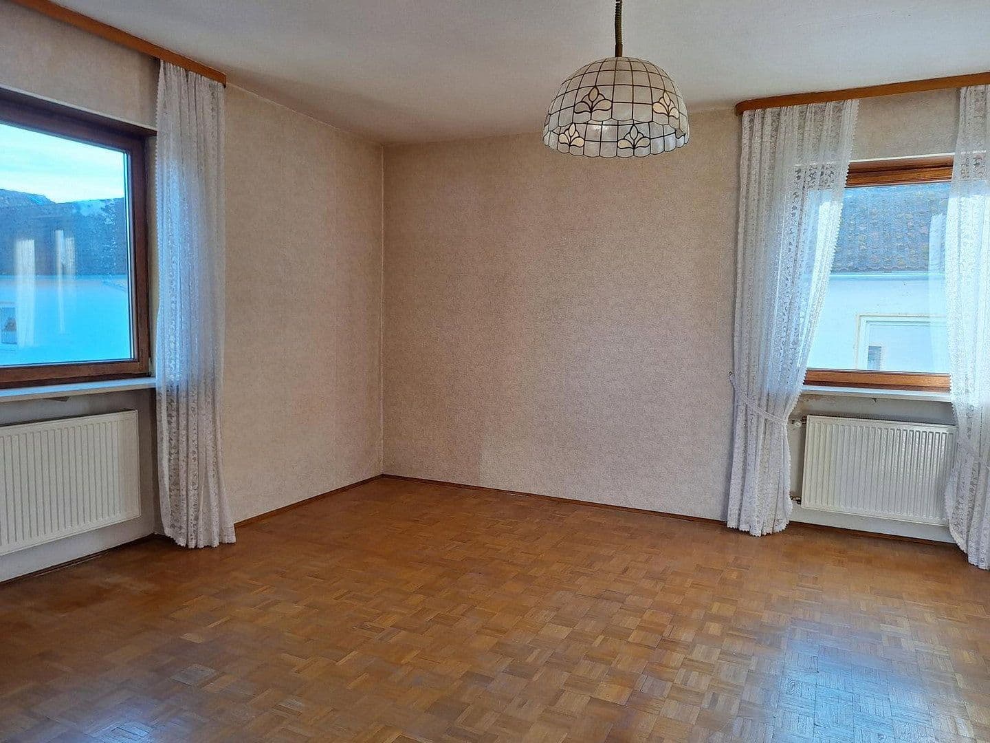 Prodej domu 383 m², pozemek 1.457 m², Schwaigener Str. 28, Mamming, Bavorsko Prodej domu 383 m², pozemek 1.457 m², Schwaigener Str. 28, Mamming, Bavorsko