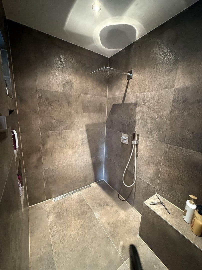 Prodej domu 215 m², pozemek 1.000 m², Voerde (Niederrhein), Severní Porýní-Vestfálsko Prodej domu 215 m², pozemek 1.000 m², Voerde (Niederrhein), Severní Porýní-Vestfálsko