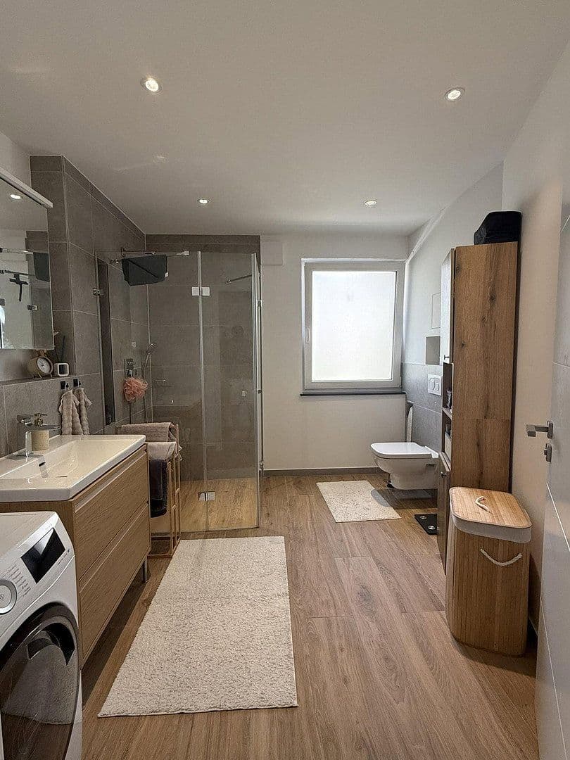 Pronájem bytu 3+1 88 m², Jahnstraße 47, Rosbach v. d. Höhe, Hessen Pronájem bytu 3+1 88 m², Jahnstraße 47, Rosbach v. d. Höhe, Hessen