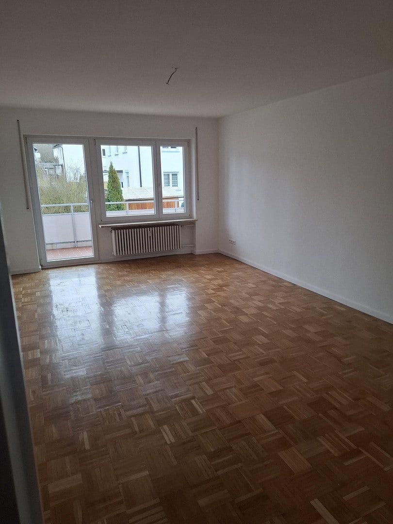 Pronájem bytu 3+1 81 m², Römerstr. 3, Rottweil, Bádensko-Württembersko Pronájem bytu 3+1 81 m², Römerstr. 3, Rottweil, Bádensko-Württembersko
