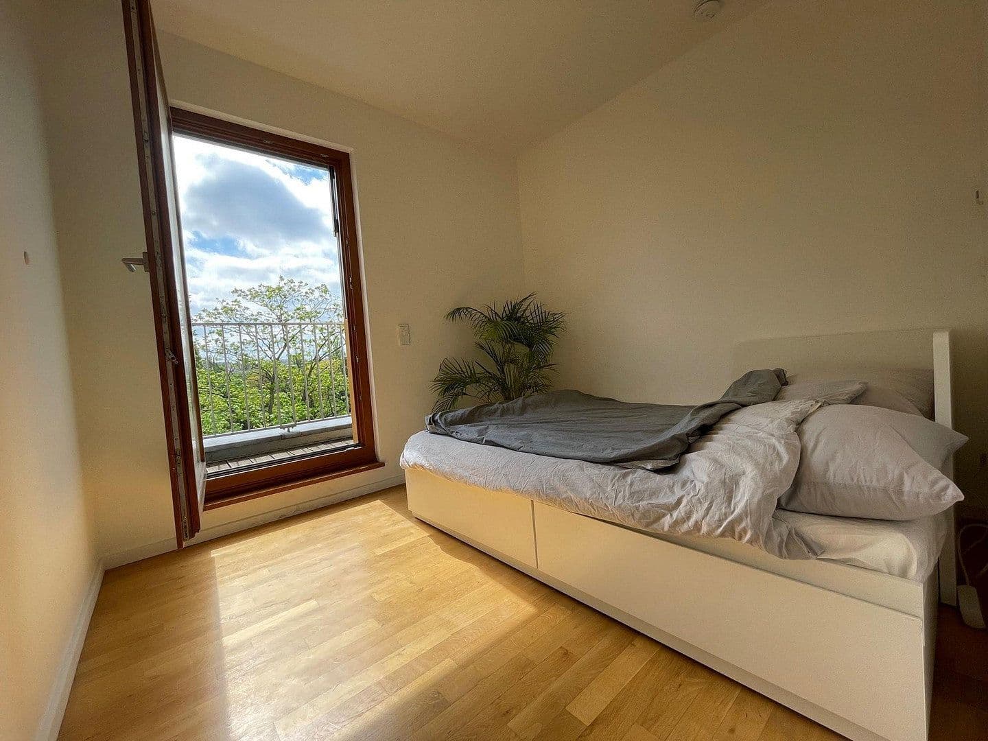Pronájem bytu 3+1 170 m², Diestelmeyer Str. 5a, Berlin, Berlín Pronájem bytu 3+1 170 m², Diestelmeyer Str. 5a, Berlin, Berlín