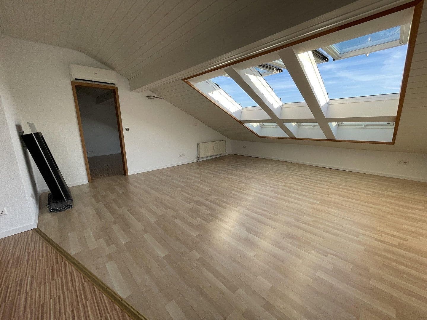 Pronájem bytu 2+1 55 m², Freudental, Bádensko-Württembersko Pronájem bytu 2+1 55 m², Freudental, Bádensko-Württembersko