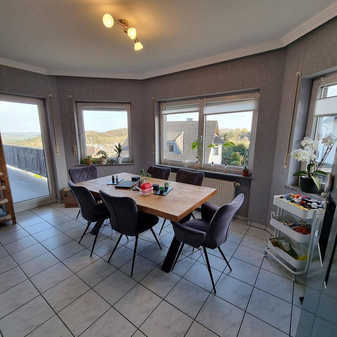 Pronájem bytu 3+1 98 m², Ettringen, Porýní-Falc Pronájem bytu 3+1 98 m², Ettringen, Porýní-Falc