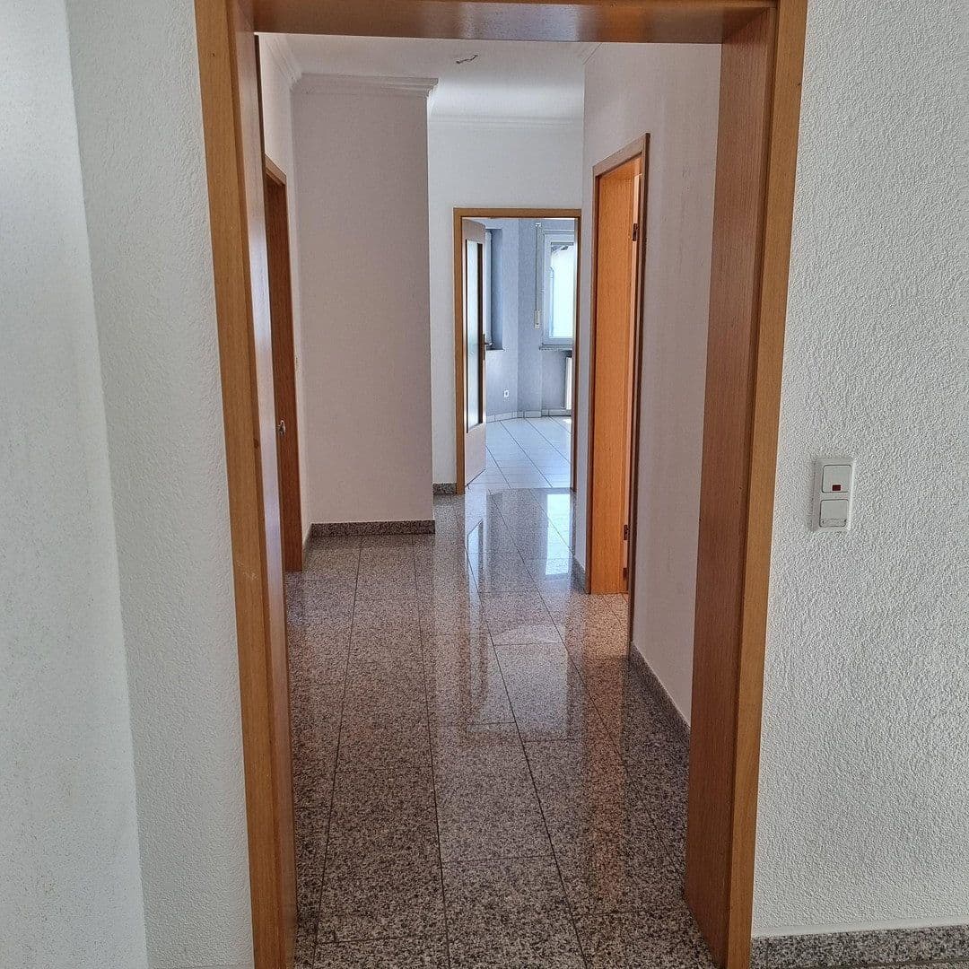 Pronájem bytu 3+1 98 m², Ettringen, Porýní-Falc Pronájem bytu 3+1 98 m², Ettringen, Porýní-Falc