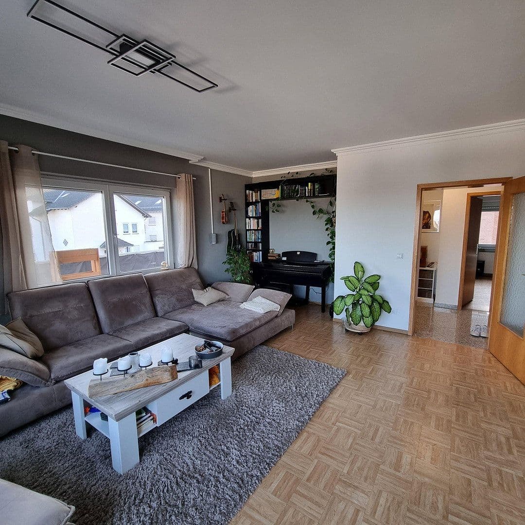 Pronájem bytu 3+1 98 m², Ettringen, Porýní-Falc Pronájem bytu 3+1 98 m², Ettringen, Porýní-Falc