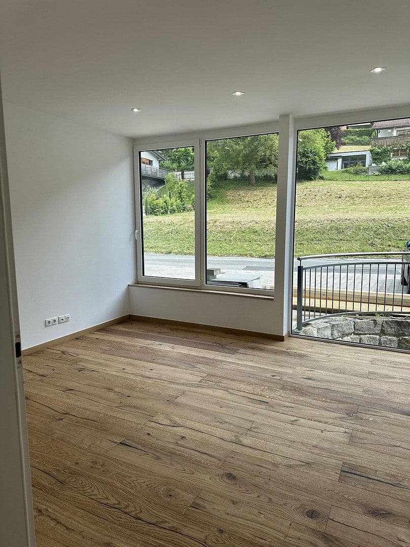 Pronájem bytu 5+1 141 m², Badstr. 131, Egloffstein, Bavorsko Pronájem bytu 5+1 141 m², Badstr. 131, Egloffstein, Bavorsko