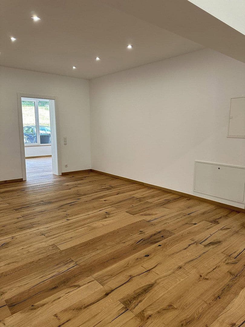 Pronájem bytu 5+1 141 m², Badstr. 131, Egloffstein, Bavorsko Pronájem bytu 5+1 141 m², Badstr. 131, Egloffstein, Bavorsko