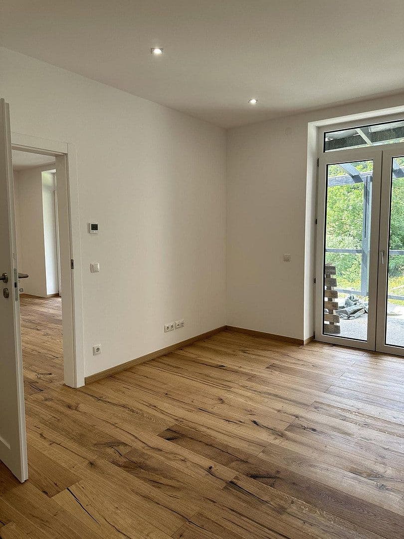 Pronájem bytu 5+1 141 m², Badstr. 131, Egloffstein, Bavorsko Pronájem bytu 5+1 141 m², Badstr. 131, Egloffstein, Bavorsko