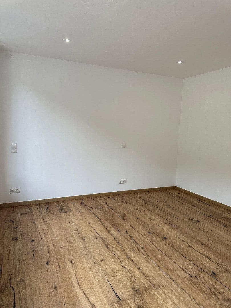 Pronájem bytu 5+1 141 m², Badstr. 131, Egloffstein, Bavorsko Pronájem bytu 5+1 141 m², Badstr. 131, Egloffstein, Bavorsko