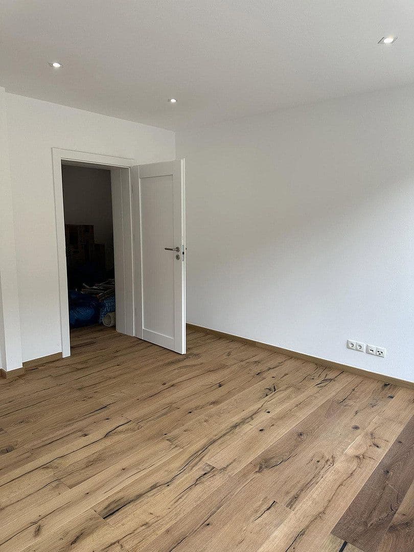 Pronájem bytu 5+1 141 m², Badstr. 131, Egloffstein, Bavorsko Pronájem bytu 5+1 141 m², Badstr. 131, Egloffstein, Bavorsko
