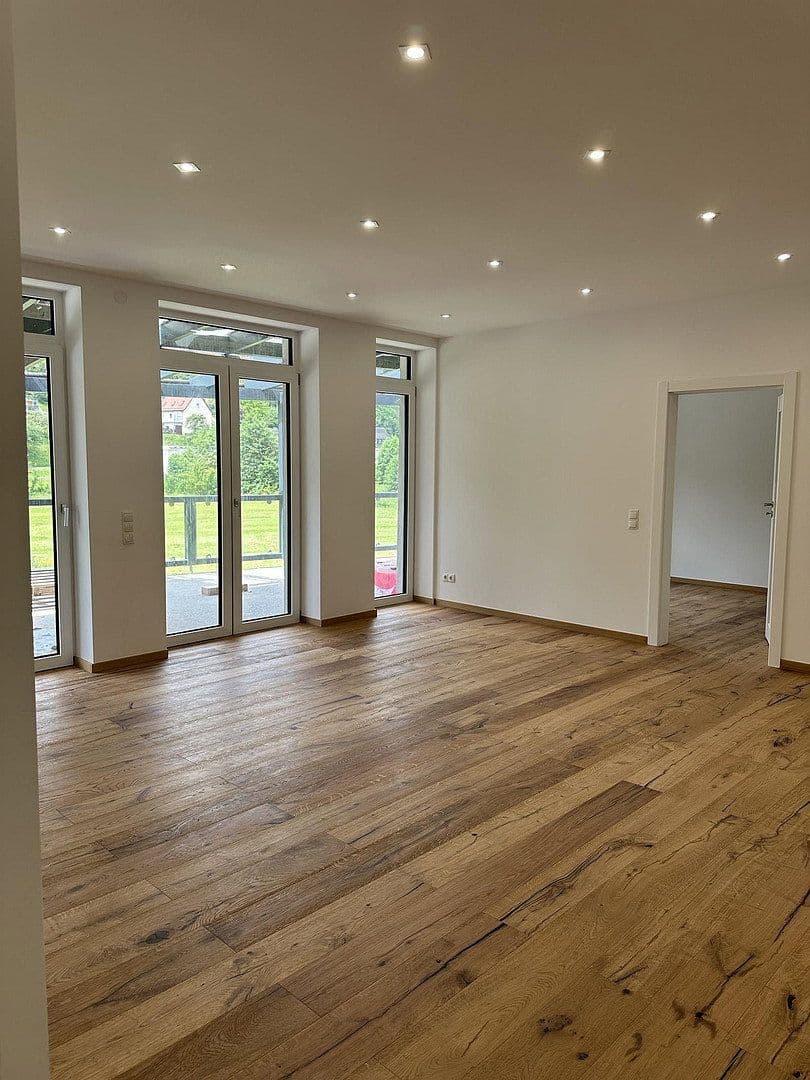 Pronájem bytu 5+1 141 m², Badstr. 131, Egloffstein, Bavorsko Pronájem bytu 5+1 141 m², Badstr. 131, Egloffstein, Bavorsko