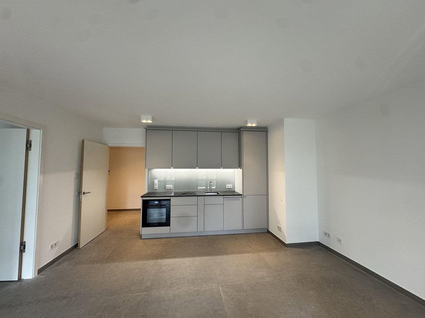 Pronájem bytu 2+1 65 m², Am Jungfernsee 32, Potsdam, Braniborsko Pronájem bytu 2+1 65 m², Am Jungfernsee 32, Potsdam, Braniborsko