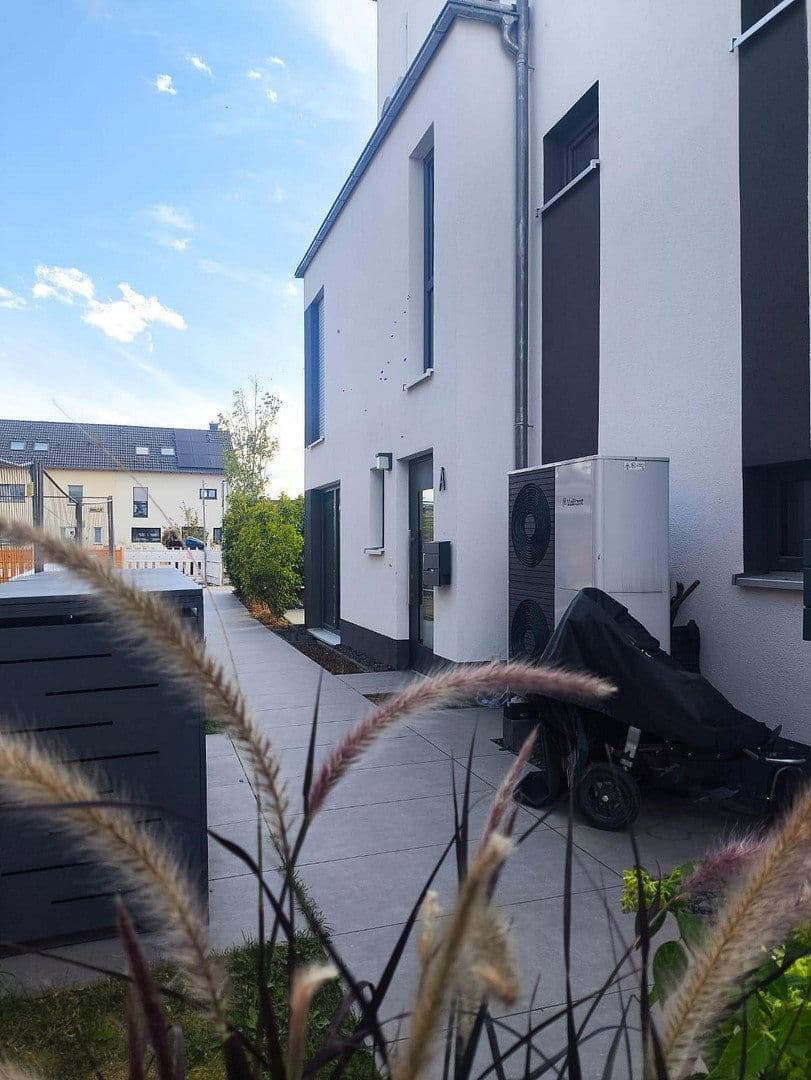 Pronájem domu 158 m², pozemek 390 m², Pfarrer Olbert Allee 3 A, Hochheim, Hessen Pronájem domu 158 m², pozemek 390 m², Pfarrer Olbert Allee 3 A, Hochheim, Hessen