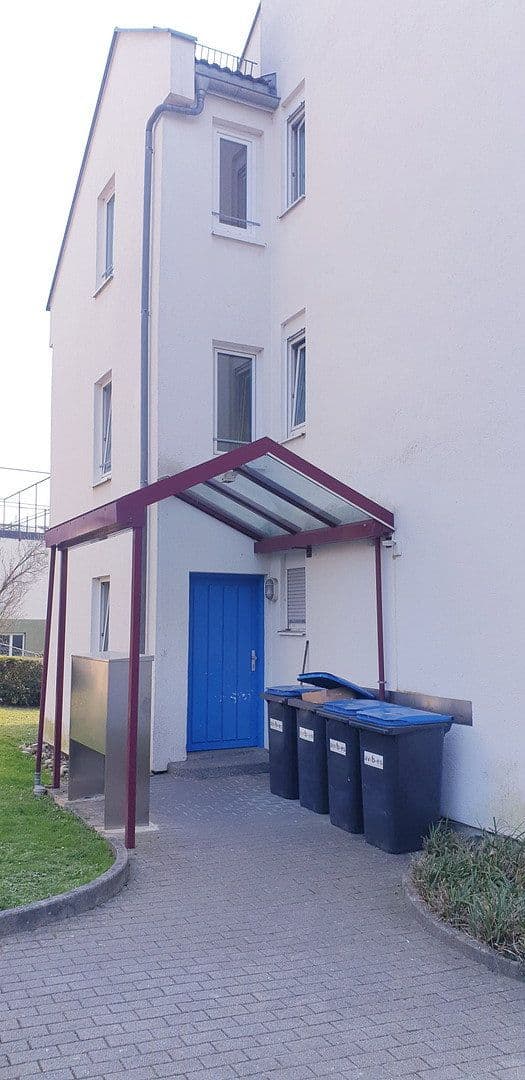 Pronájem bytu 1+1 28 m², Esslingen am Neckar, Bádensko-Württembersko Pronájem bytu 1+1 28 m², Esslingen am Neckar, Bádensko-Württembersko