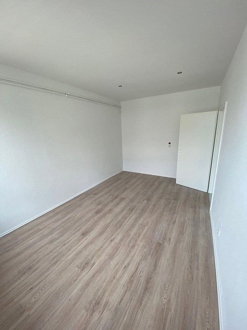 Pronájem bytu 3+1 118 m², Bahnstraße 28, Wuppertal, Severní Porýní-Vestfálsko Pronájem bytu 3+1 118 m², Bahnstraße 28, Wuppertal, Severní Porýní-Vestfálsko
