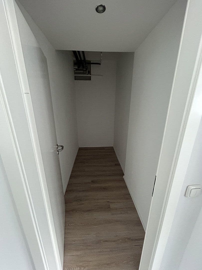 Pronájem bytu 3+1 118 m², Bahnstraße 28, Wuppertal, Severní Porýní-Vestfálsko Pronájem bytu 3+1 118 m², Bahnstraße 28, Wuppertal, Severní Porýní-Vestfálsko