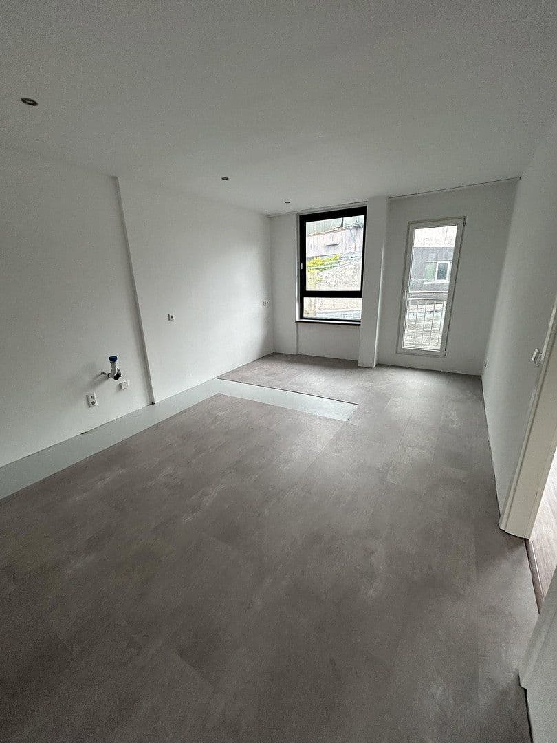 Pronájem bytu 3+1 118 m², Bahnstraße 28, Wuppertal, Severní Porýní-Vestfálsko Pronájem bytu 3+1 118 m², Bahnstraße 28, Wuppertal, Severní Porýní-Vestfálsko