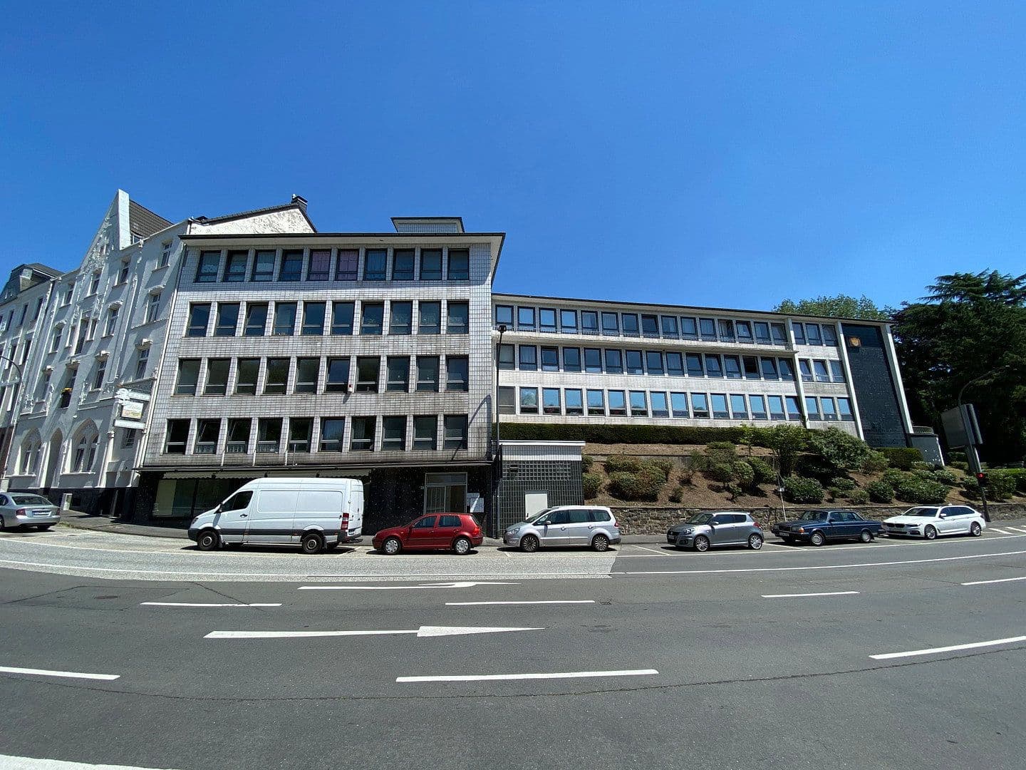 Pronájem bytu 3+1 118 m², Bahnstraße 28, Wuppertal, Severní Porýní-Vestfálsko Pronájem bytu 3+1 118 m², Bahnstraße 28, Wuppertal, Severní Porýní-Vestfálsko