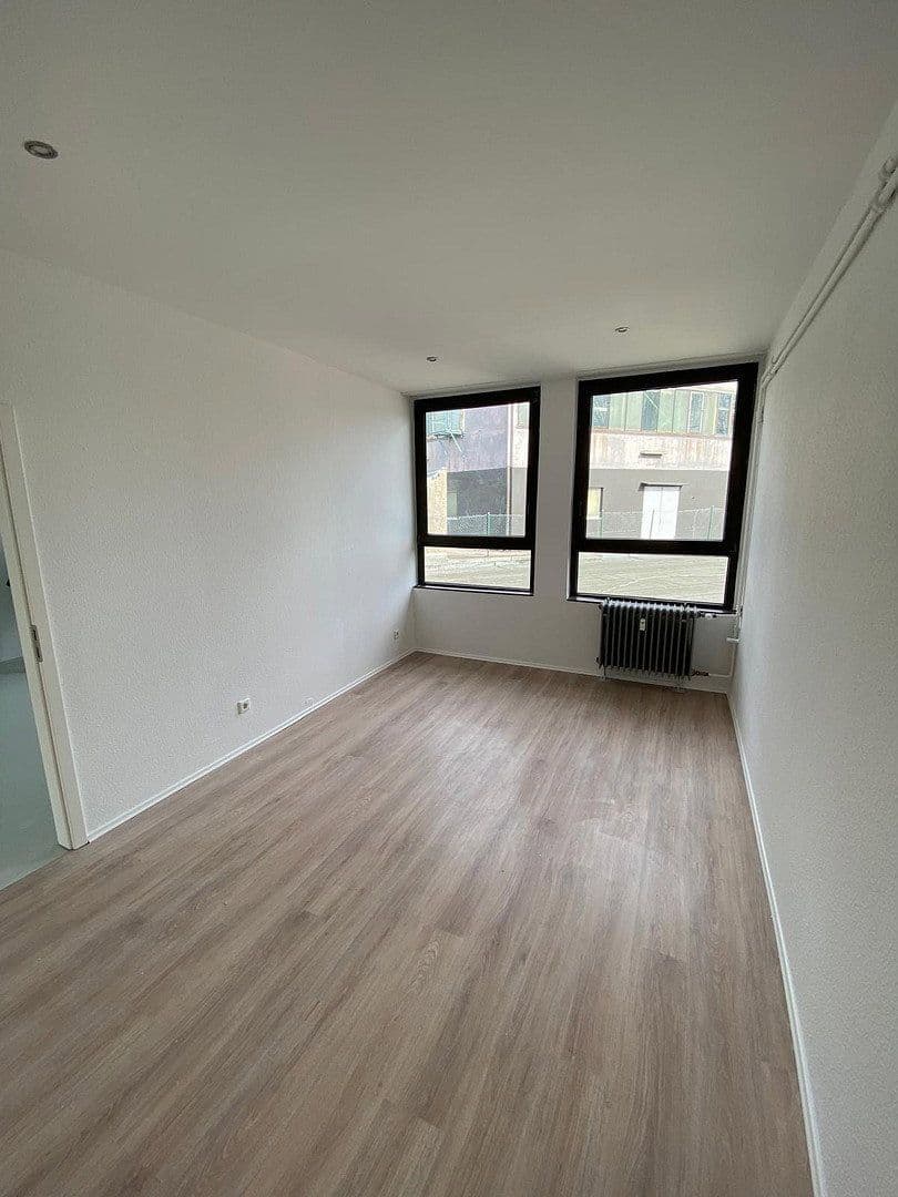 Pronájem bytu 3+1 118 m², Bahnstraße 28, Wuppertal, Severní Porýní-Vestfálsko Pronájem bytu 3+1 118 m², Bahnstraße 28, Wuppertal, Severní Porýní-Vestfálsko
