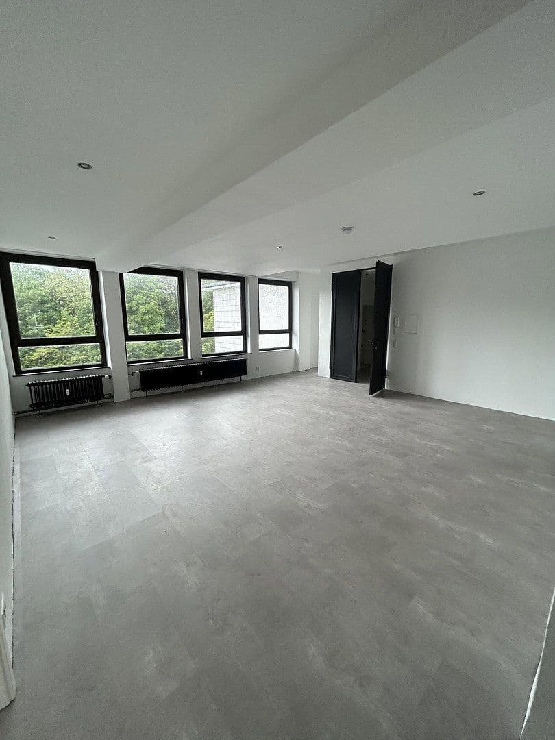 Pronájem bytu 3+1 118 m², Bahnstraße 28, Wuppertal, Severní Porýní-Vestfálsko Pronájem bytu 3+1 118 m², Bahnstraße 28, Wuppertal, Severní Porýní-Vestfálsko