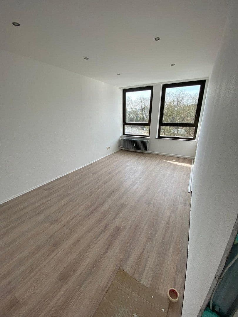 Pronájem bytu 3+1 118 m², Bahnstraße 28, Wuppertal, Severní Porýní-Vestfálsko Pronájem bytu 3+1 118 m², Bahnstraße 28, Wuppertal, Severní Porýní-Vestfálsko
