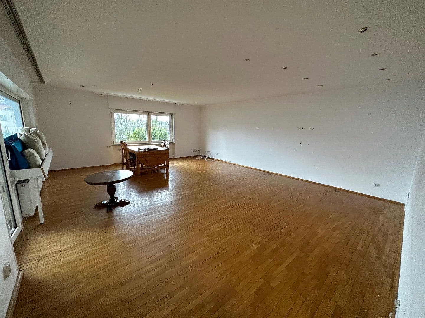 Pronájem domu 186 m², pozemek 650 m², Frankfurt-Harheim, Hessen Pronájem domu 186 m², pozemek 650 m², Frankfurt-Harheim, Hessen