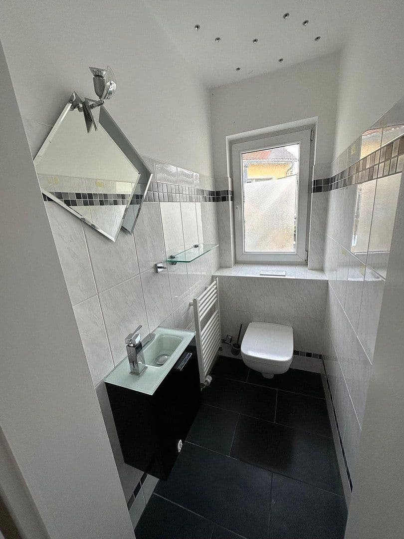 Pronájem domu 186 m², pozemek 650 m², Frankfurt-Harheim, Hessen Pronájem domu 186 m², pozemek 650 m², Frankfurt-Harheim, Hessen