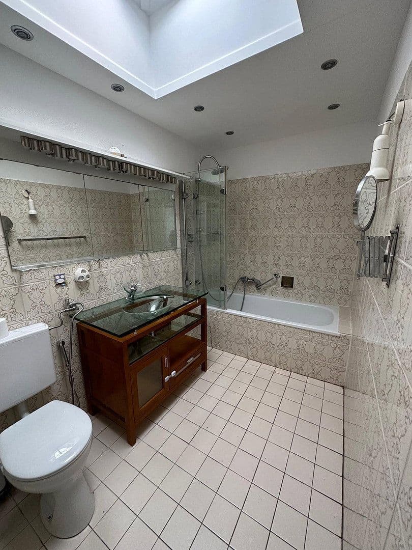 Pronájem domu 186 m², pozemek 650 m², Frankfurt-Harheim, Hessen Pronájem domu 186 m², pozemek 650 m², Frankfurt-Harheim, Hessen