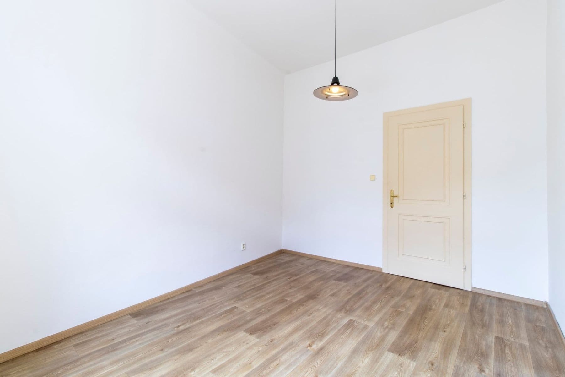 Pronájem bytu 3+1 90 m², Plzeňská, Praha, Praha Pronájem bytu 3+1 90 m², Plzeňská, Praha, Praha