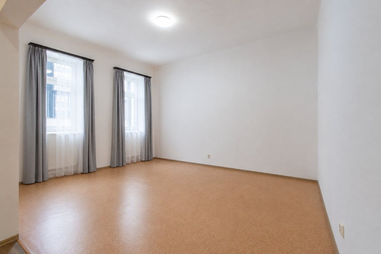 Pronájem bytu 3+1 90 m², Plzeňská, Praha, Praha Pronájem bytu 3+1 90 m², Plzeňská, Praha, Praha