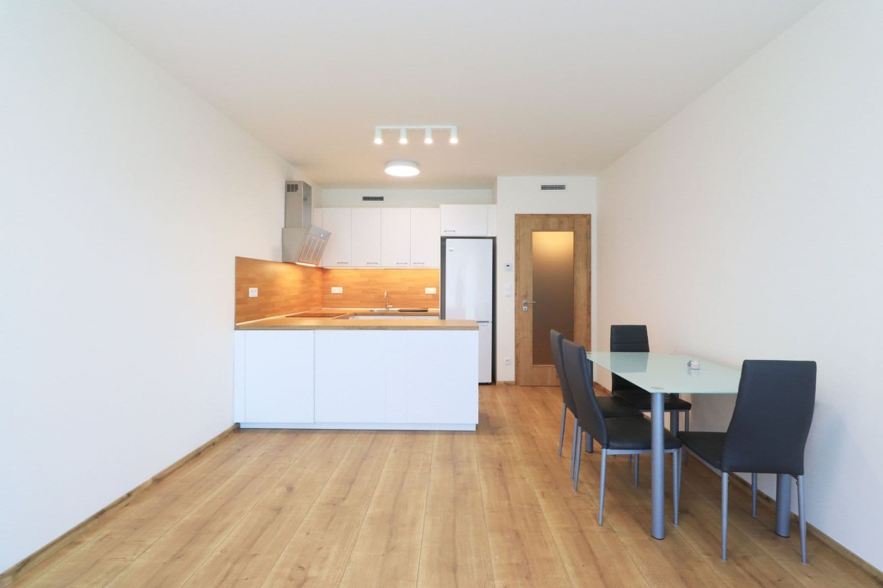 Pronájem bytu 2+kk 56 m², Střídavá, Praha, Praha Pronájem bytu 2+kk 56 m², Střídavá, Praha, Praha