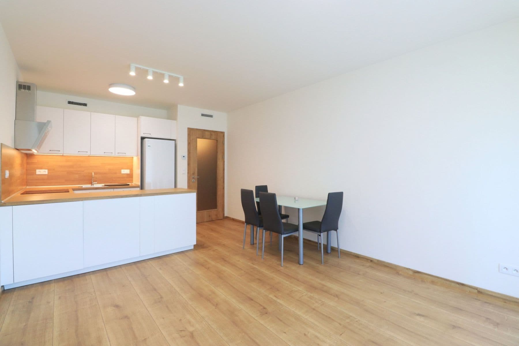Pronájem bytu 2+kk 56 m², Střídavá, Praha, Praha Pronájem bytu 2+kk 56 m², Střídavá, Praha, Praha