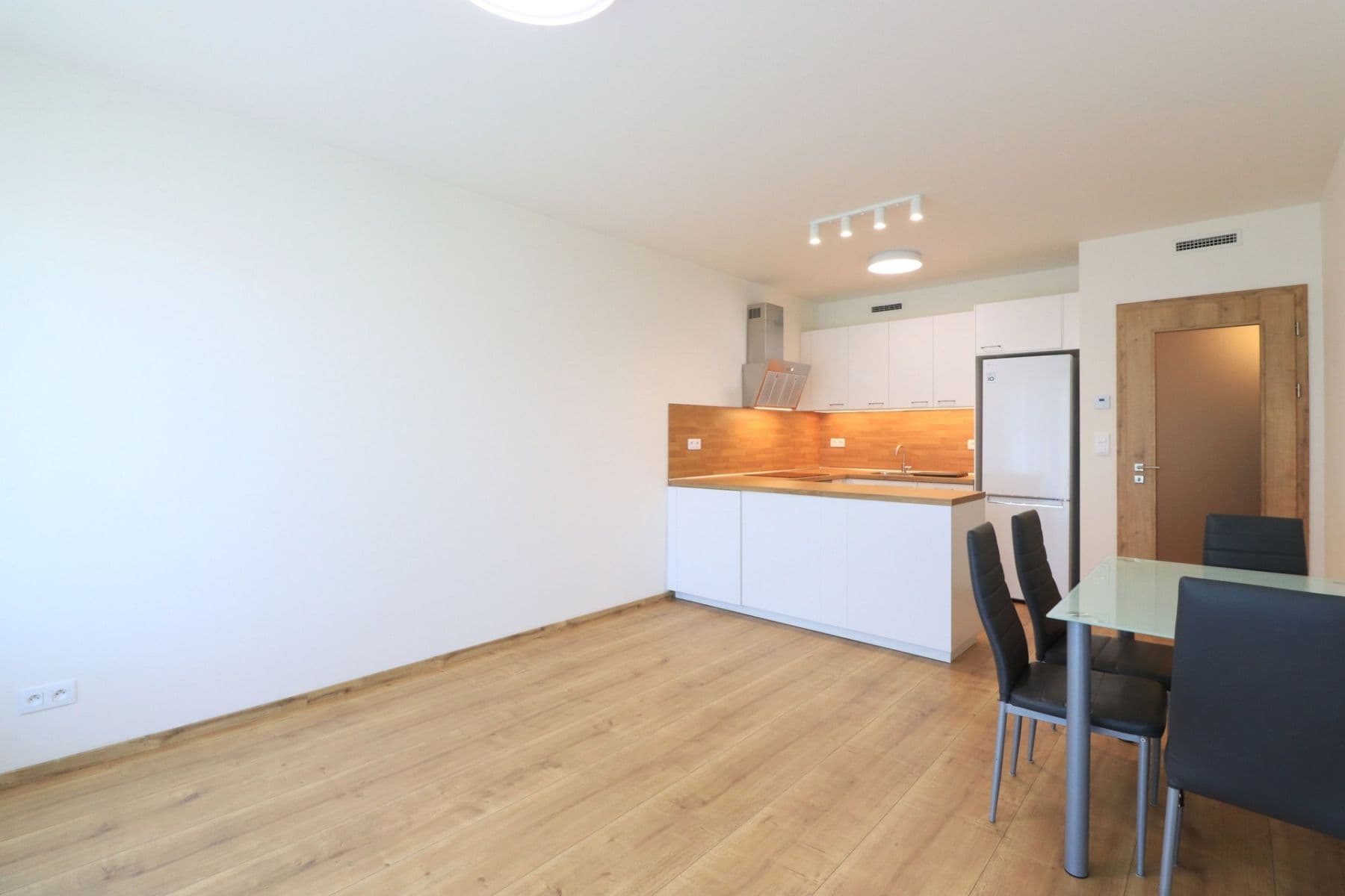 Pronájem bytu 2+kk 56 m², Střídavá, Praha, Praha Pronájem bytu 2+kk 56 m², Střídavá, Praha, Praha