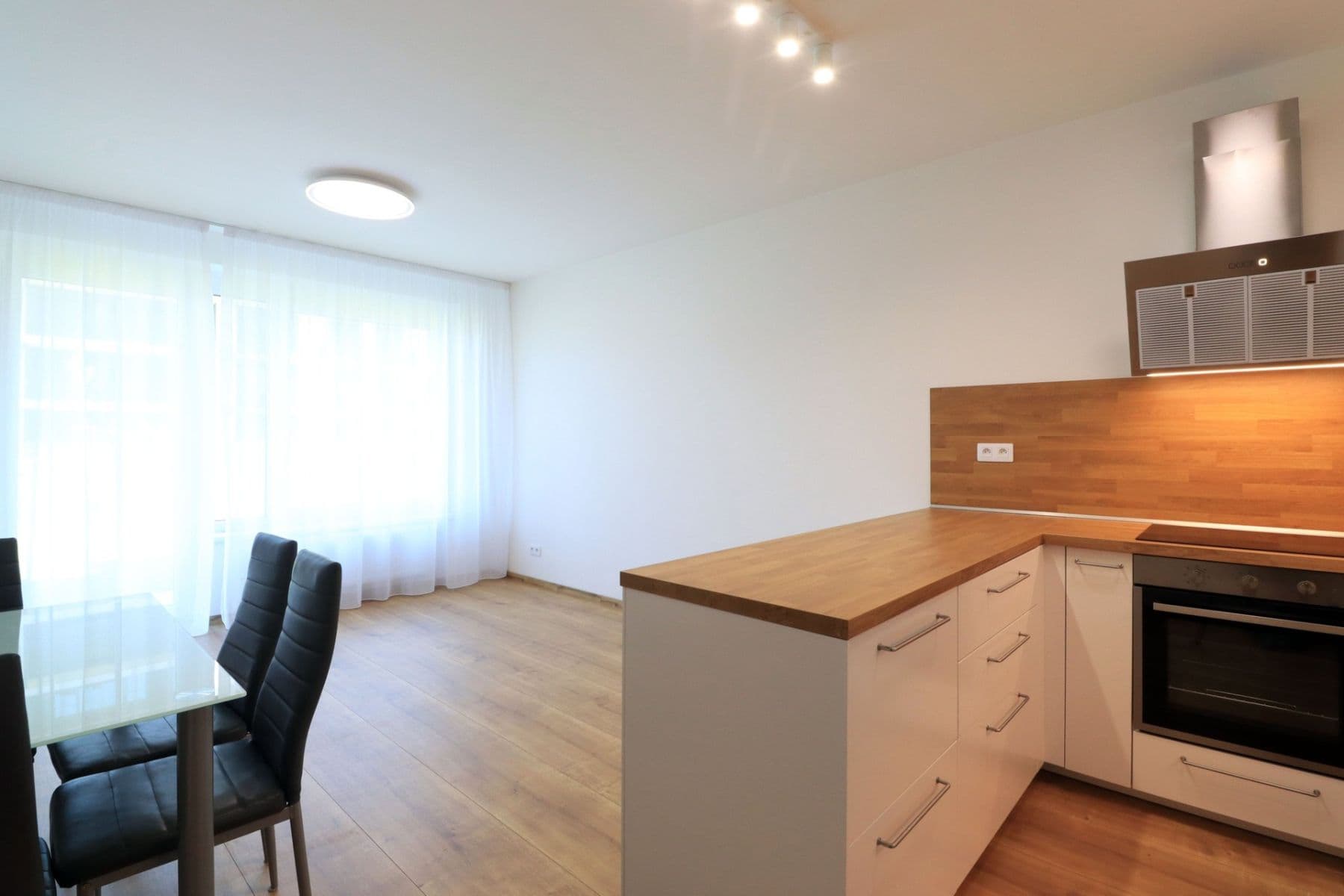 Pronájem bytu 2+kk 56 m², Střídavá, Praha, Praha Pronájem bytu 2+kk 56 m², Střídavá, Praha, Praha