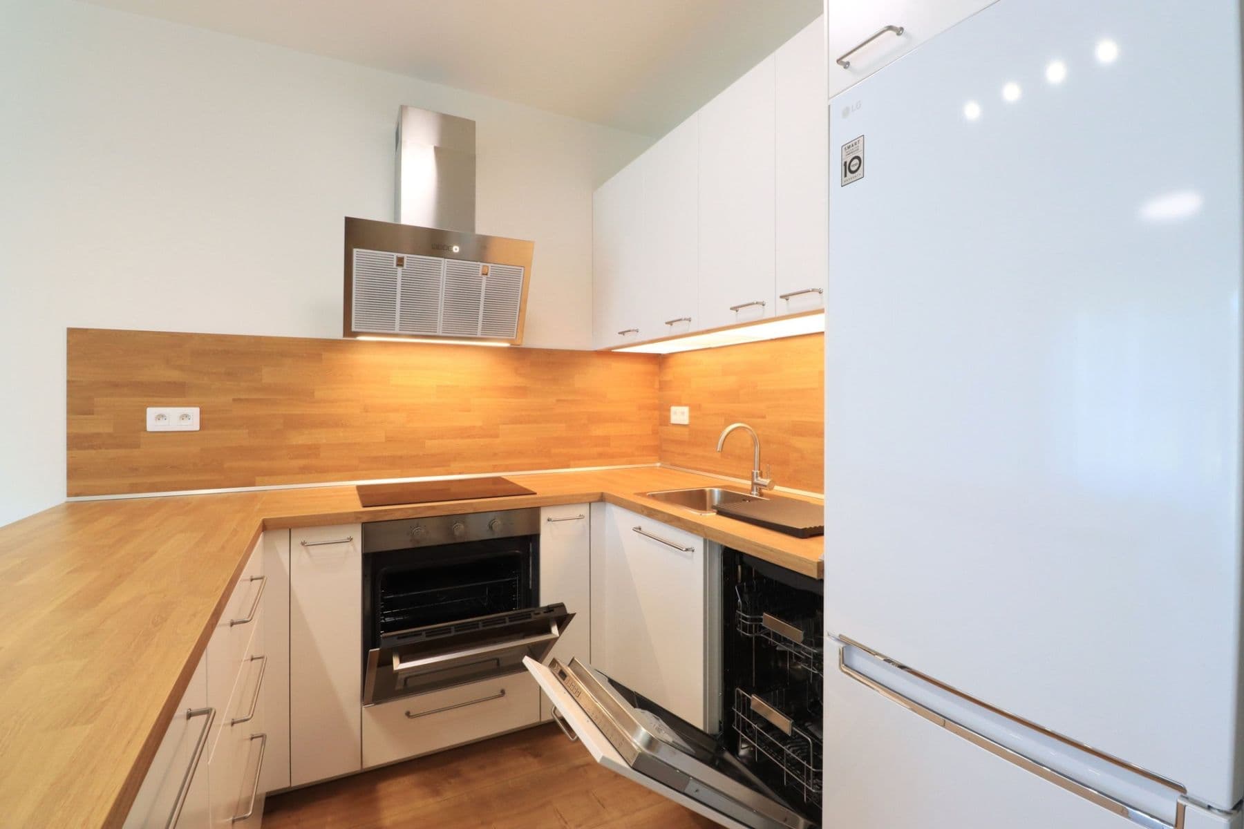 Pronájem bytu 2+kk 56 m², Střídavá, Praha, Praha Pronájem bytu 2+kk 56 m², Střídavá, Praha, Praha