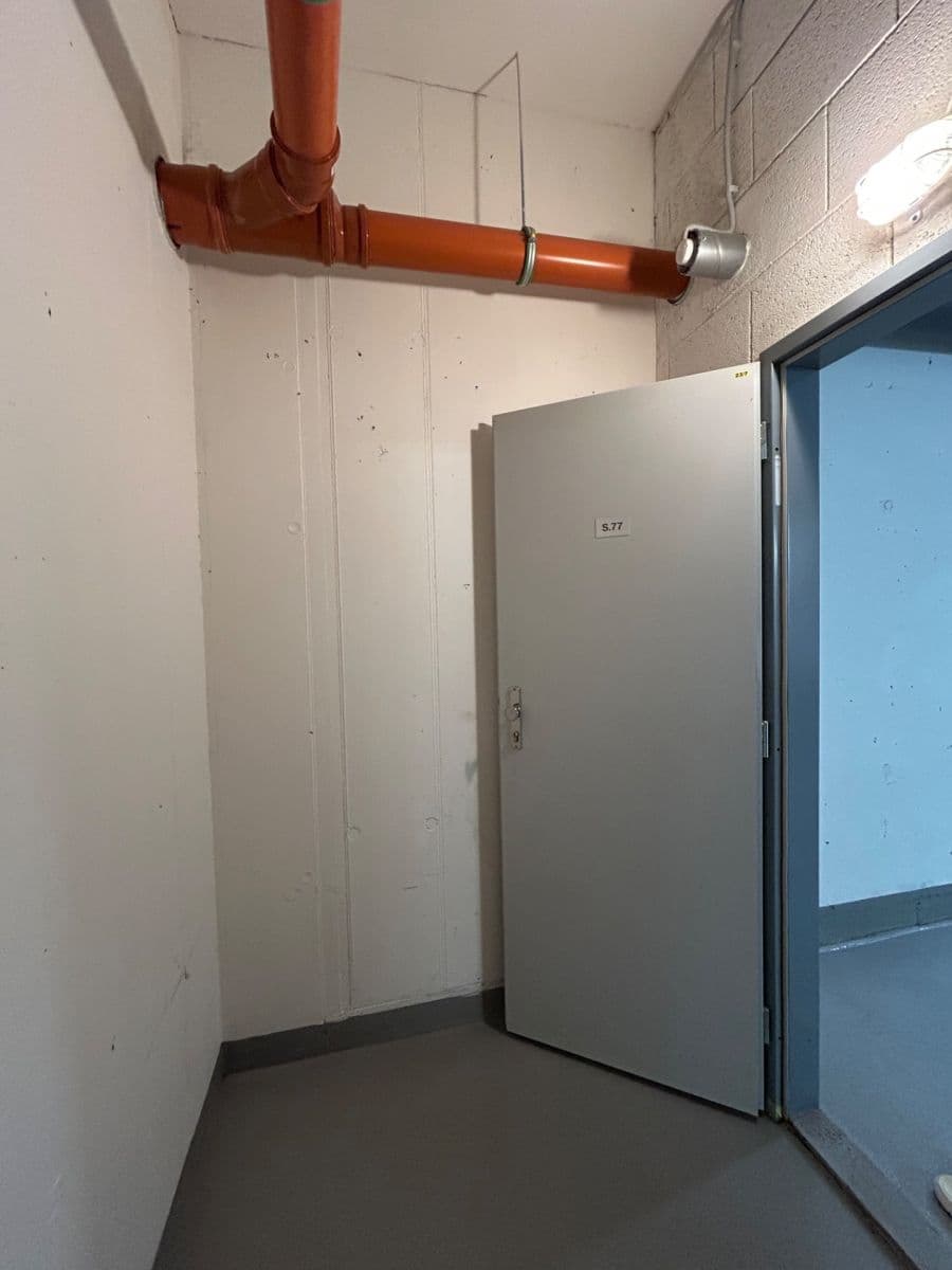 Prodej garáže 17 m², Vojenova, Praha, Praha Prodej garáže 17 m², Vojenova, Praha, Praha
