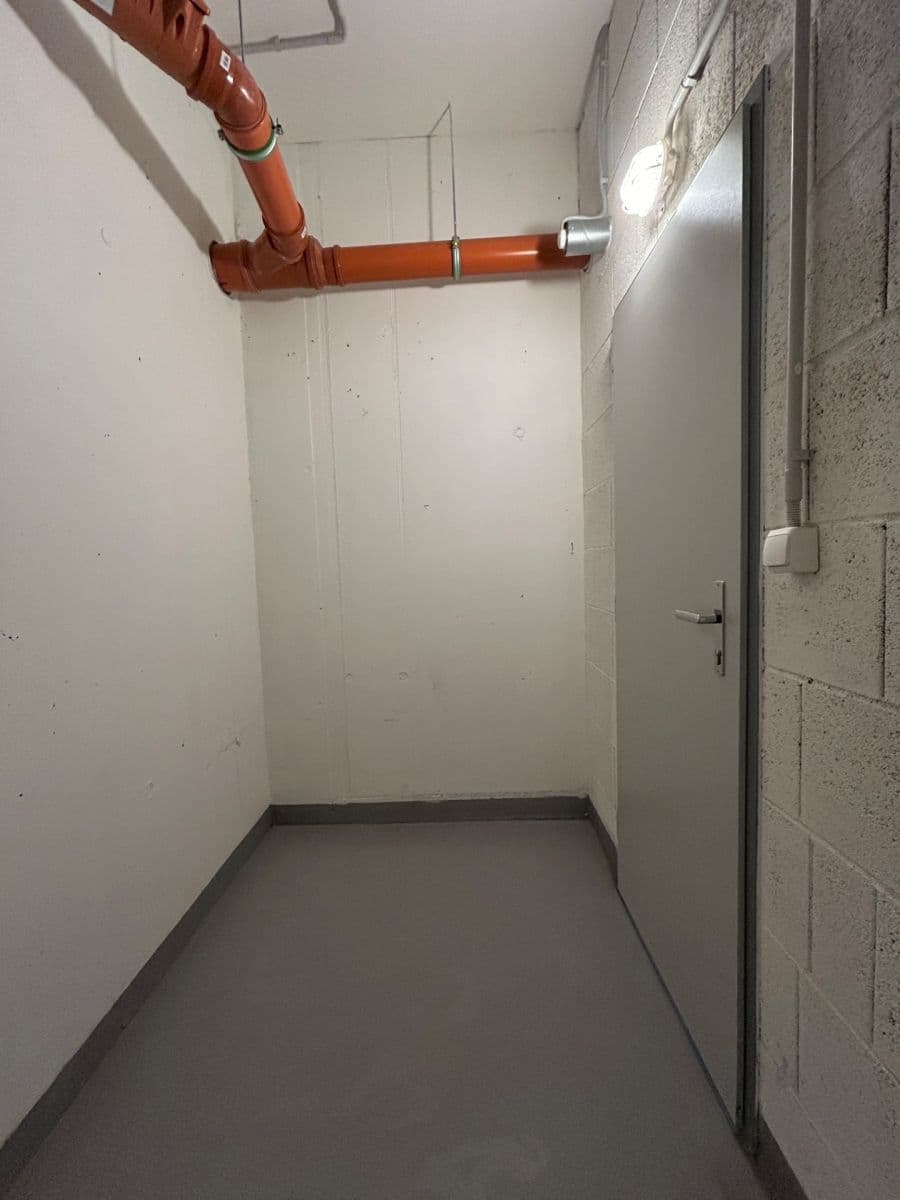 Prodej garáže 17 m², Vojenova, Praha, Praha Prodej garáže 17 m², Vojenova, Praha, Praha