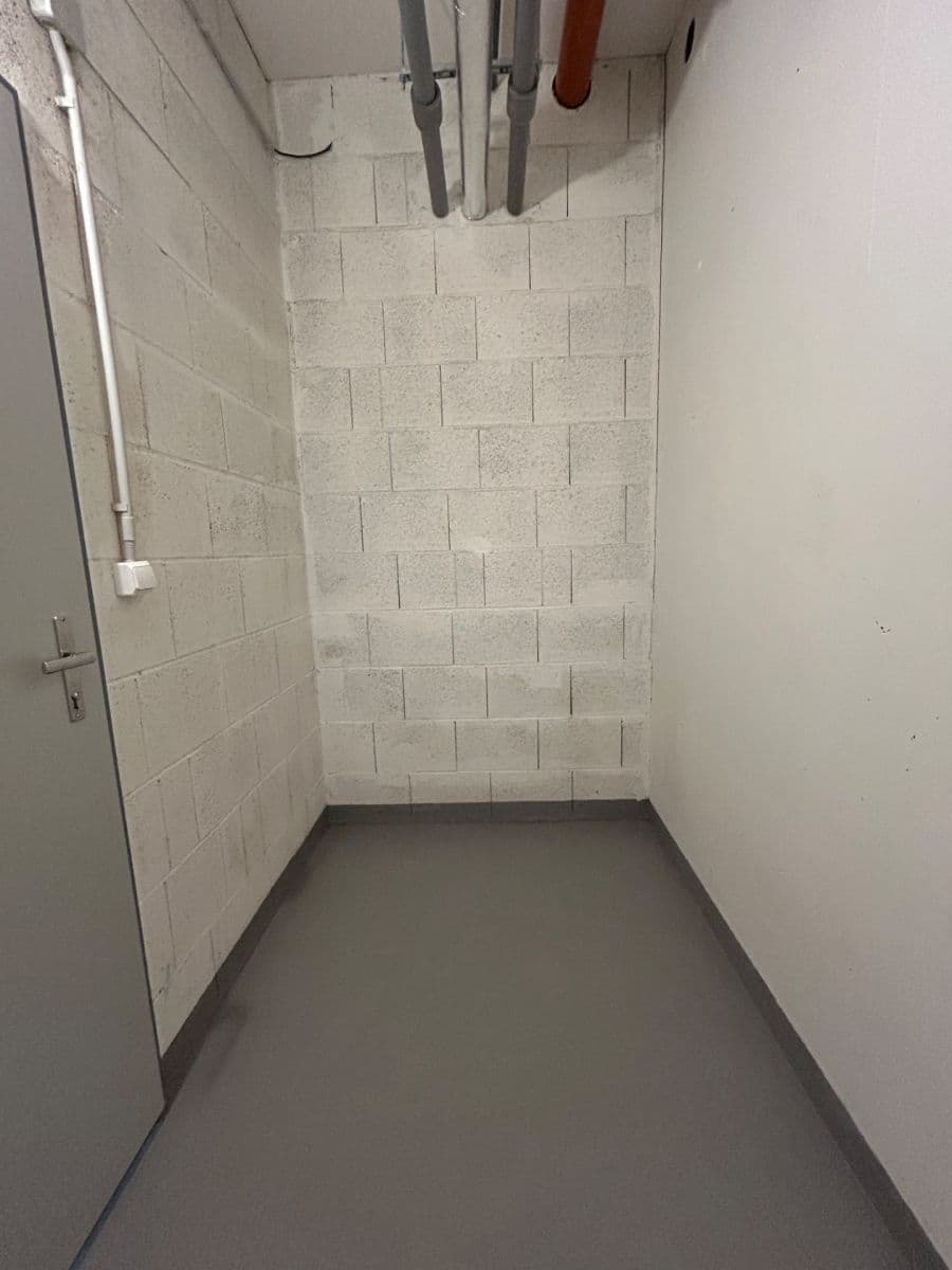 Prodej garáže 17 m², Vojenova, Praha, Praha Prodej garáže 17 m², Vojenova, Praha, Praha