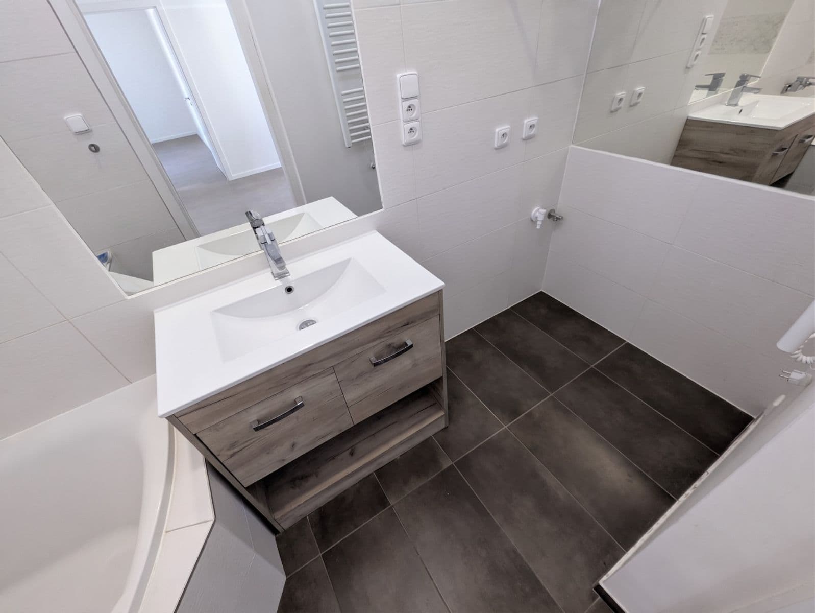 Pronájem bytu 2+1 77 m², Československé armády, Hradec Králové, Královéhradecký kraj Pronájem bytu 2+1 77 m², Československé armády, Hradec Králové, Královéhradecký kraj