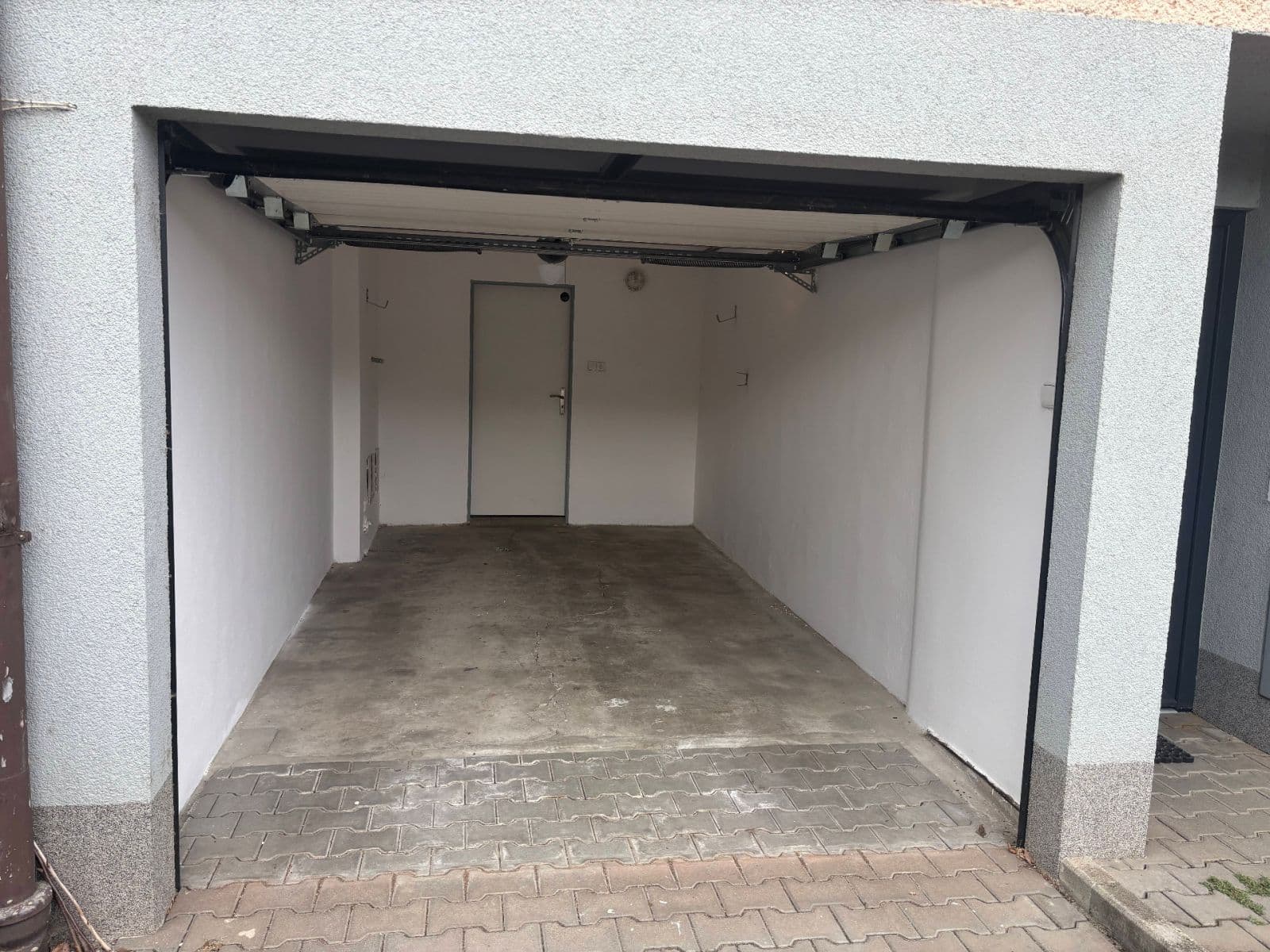 Pronájem garáže 20 m², Českobratrská, Olomouc, Olomoucký kraj Pronájem garáže 20 m², Českobratrská, Olomouc, Olomoucký kraj