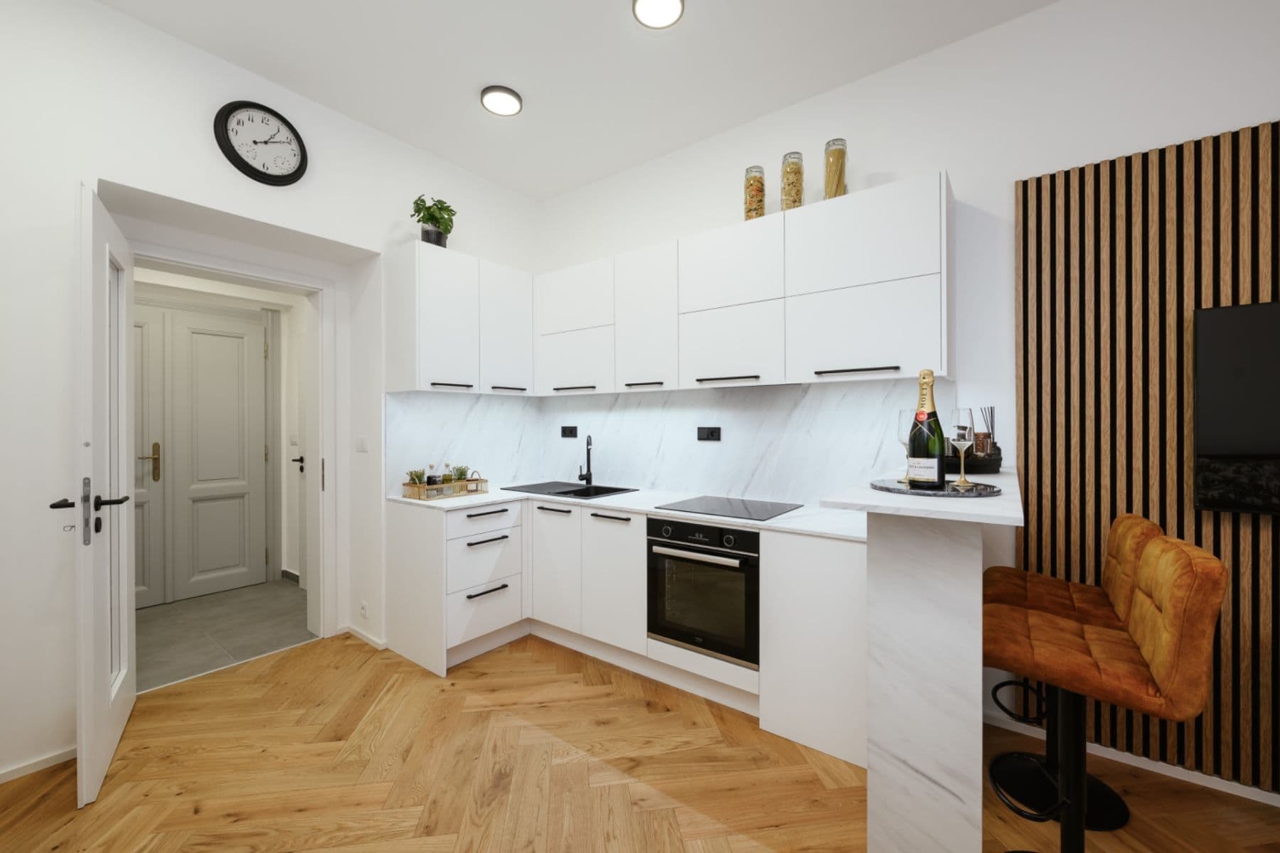 Prodej bytu 1+kk 34 m², Orelská, Praha, Praha Prodej bytu 1+kk 34 m², Orelská, Praha, Praha
