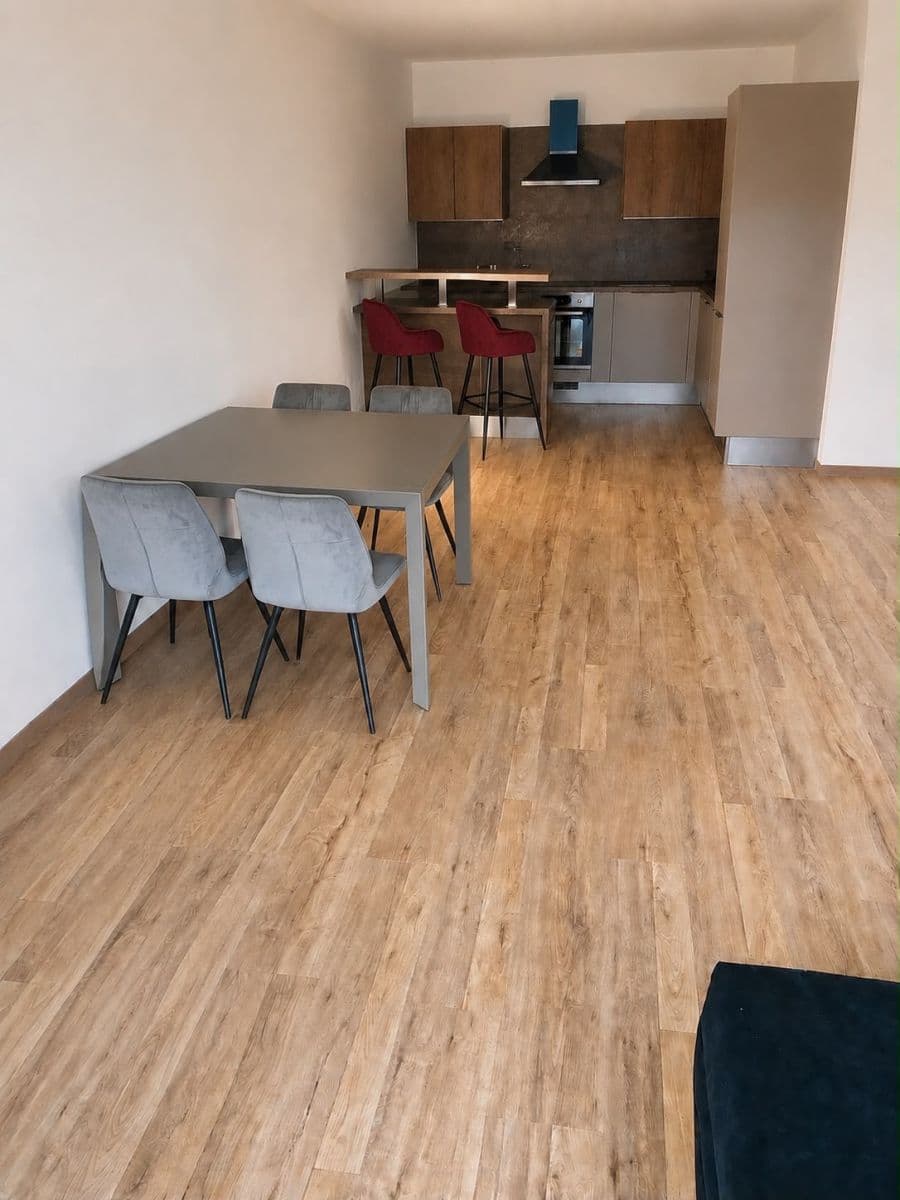 Pronájem bytu 2+1 97 m², Svätovavrinecká, Nové Mesto, Bratislavský kraj Pronájem bytu 2+1 97 m², Svätovavrinecká, Nové Mesto, Bratislavský kraj