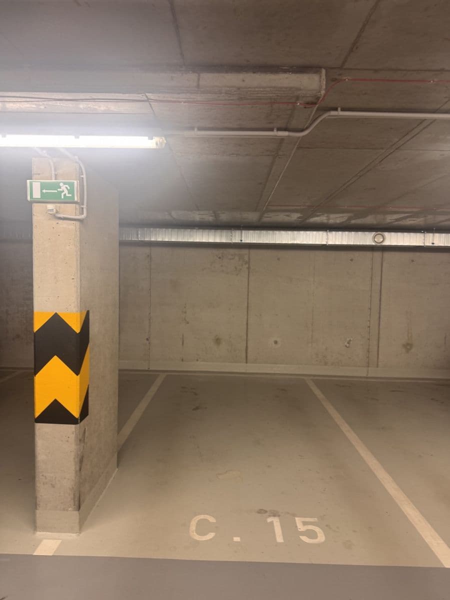 Pronájem garáže 14 m², Nekvasilova, Praha, Praha Pronájem garáže 14 m², Nekvasilova, Praha, Praha